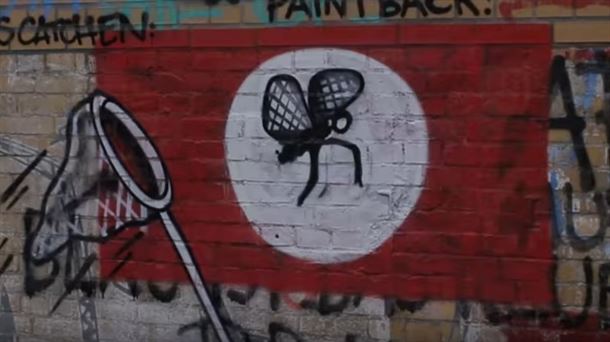 Artistas dibujan sobre esvásticas en las calles de Berlín. Foto: Die kulturellen Erben.
