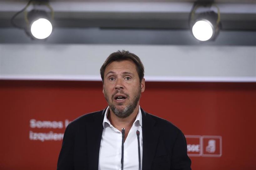 El portavoz del PSOE Óscar Puente ha sido el encargado de anunciar la conversación. Foto: Efe. 