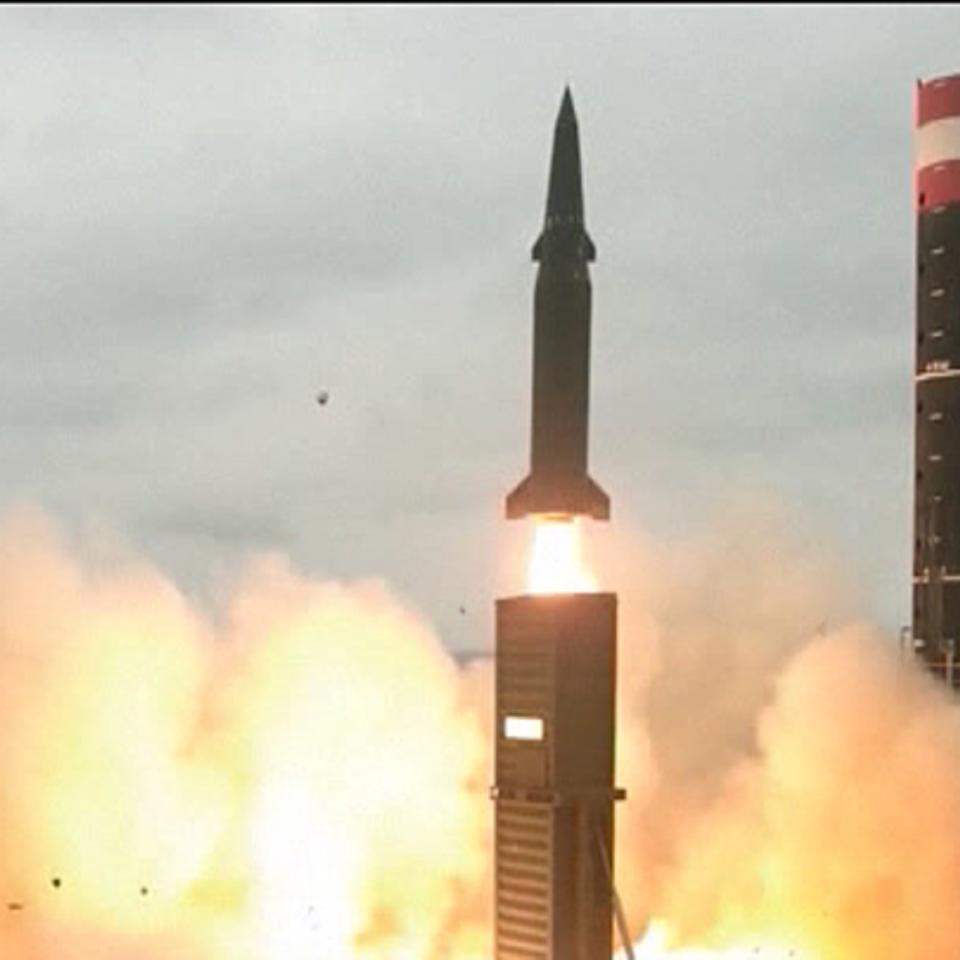 Ipar Koreak misila jaurti du Japoniaren gainetik 