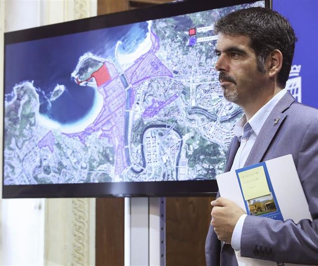 Eneko Goia, alcalde de San Sebastián, durante la presentación de la Ordenanza. Foto: EFE
