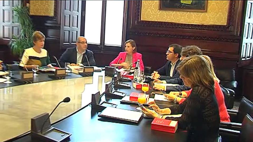 Erreferendum legea tramitera onartu du Kataluniako Parlamentuko Mahaiak