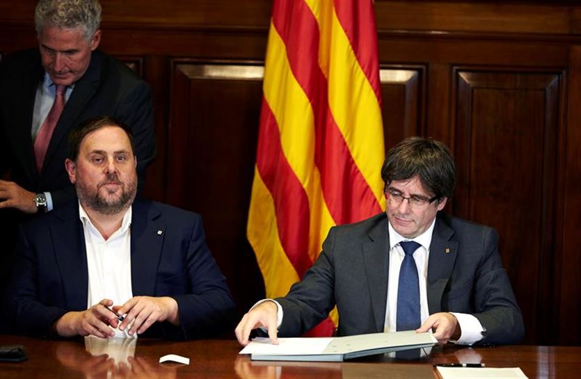 El presidente de la Generalitat, Carles Puigdemont, y el vicepresidente, Oriol Junqueras. Foto: EFE