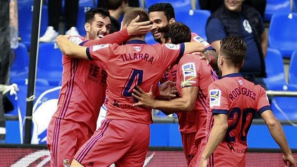 Jugadores de la Real celebrando un gol contra el Depor. Foto: EFE