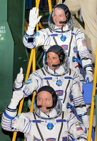 Los tres astronautas que se encuentran ya orbitando alrededor de la tierra. Foto: EFE