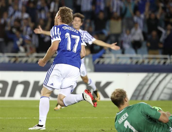 Realeko jokalariak gol bat ospatzen Rosenborgen aurkako partidan. Argazkia: EFE