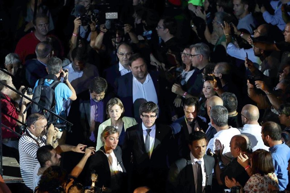 Puigdemont entra al acto de inicio de la campaña. Foto: Efe