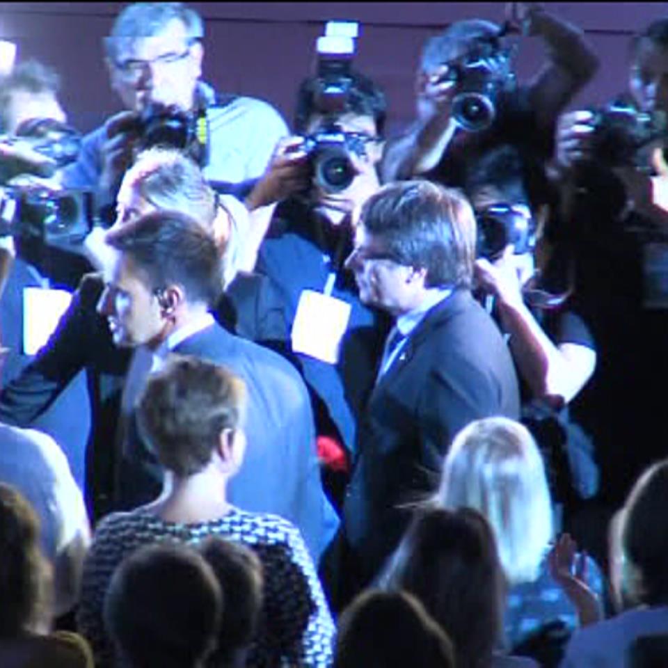 Puigdemont entra al acto de inicio de la campaña. Foto: Efe