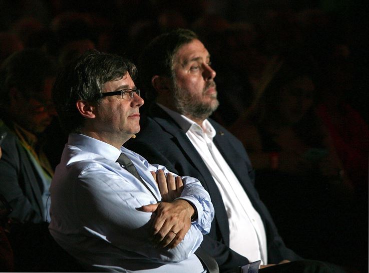 Carles Puigdemont y Oriol Junqueras en un acto a favor del referéndum el 1 de octubre. EFE.
