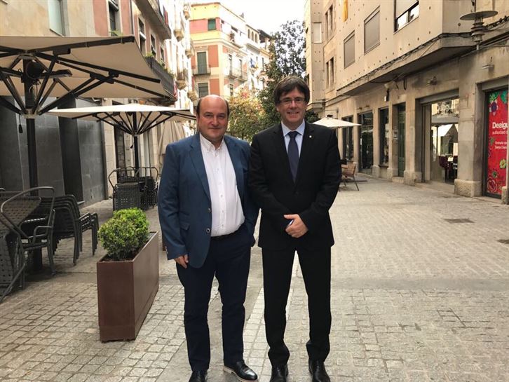 Andoni Ortuzar y Carles Puigdemont. Foto: Twitter de Andoni Ortuzar