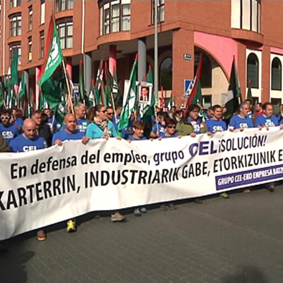 Cabeza de la marcha que recorrido Güeñes y Zalla. Foto: EiTB