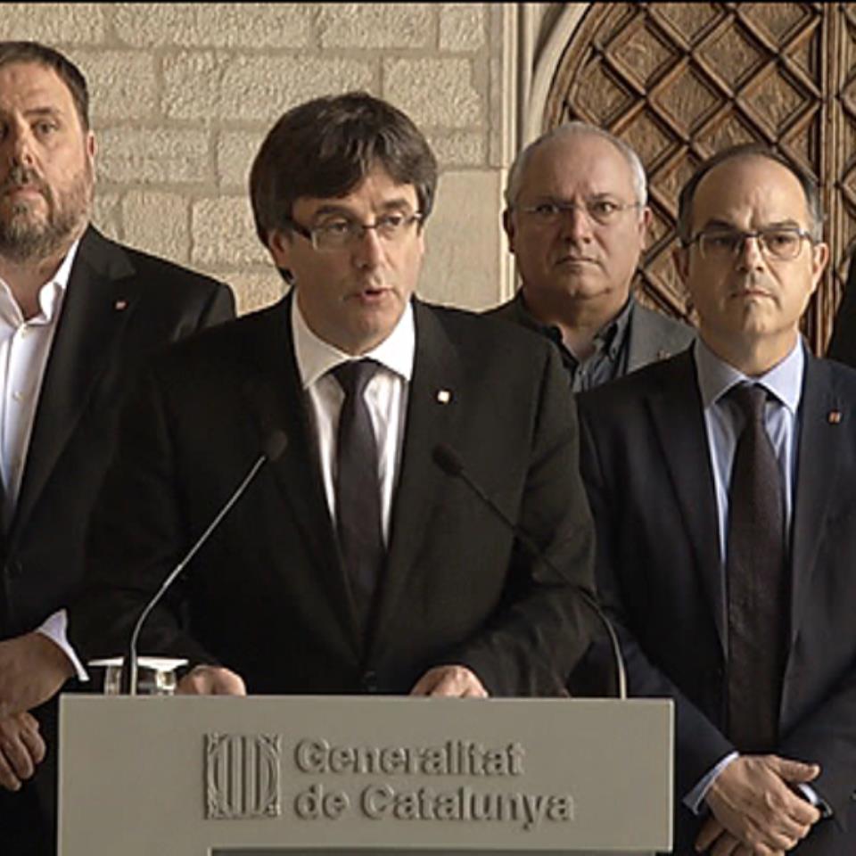 Puigdemont: 'Estatu espainiarrak salbuespen egoera aplikatu du Katalunian'