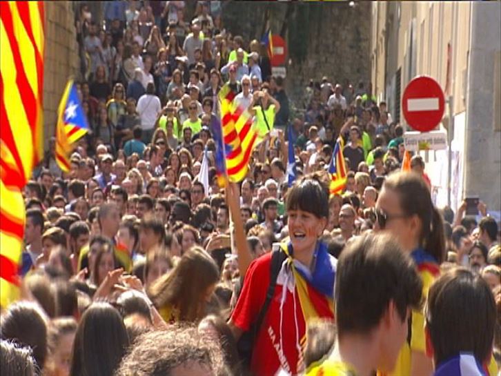 Cientos de personas muestran su apoyo al referéndum. Foto: Forta