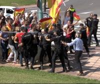 Ehunka erradikalek manifestazioa egin zuten Podemosen Zaragozako ekitaldian