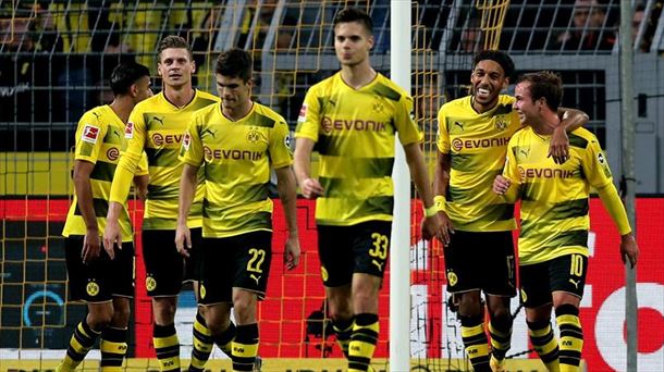 Borussia Dortmundeko jokalariak gol bat ospatzen Bundesligako azken jardunaldian. Argazkia: EFE