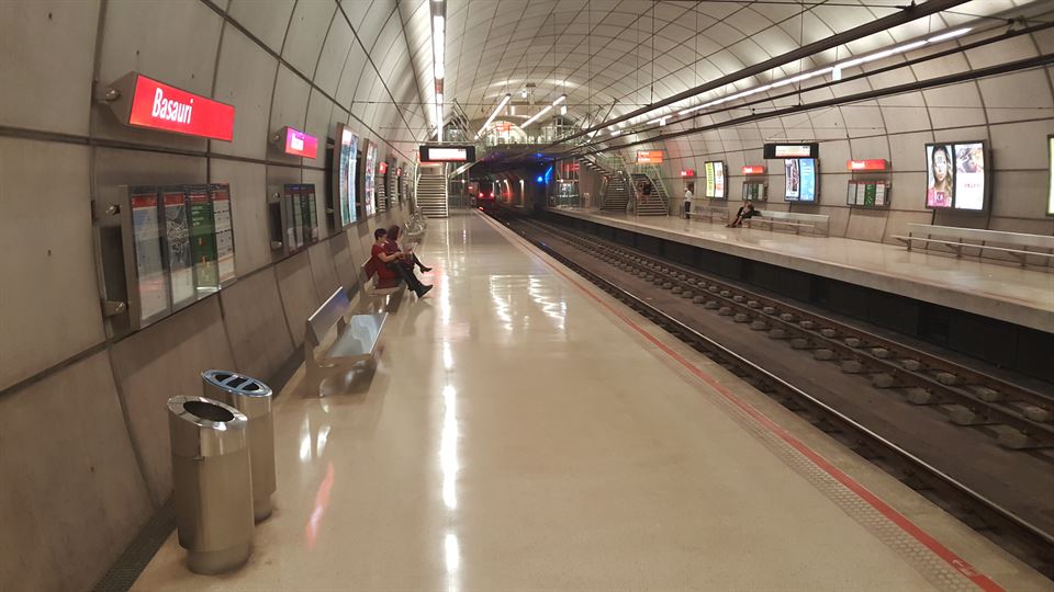 Metro Bilbaoko Basauriko geltokia.