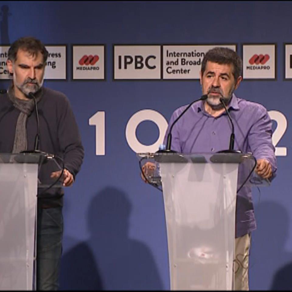 Jordi Sanchez y Jodi Cuixart, durante la comparecencia previa al 1-O. Foto: EFE