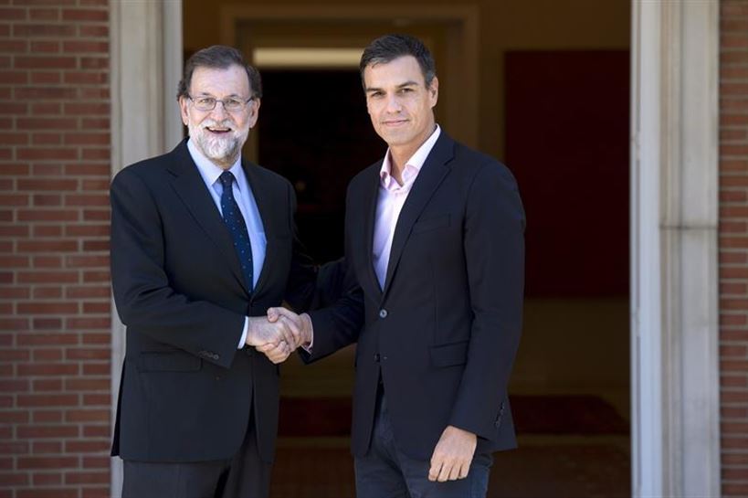 Mariano Rajoy Espainiako Gobernuko buruzagia eta Pedro Sanchez PSOEko buruzagia. Argazkia: EFE