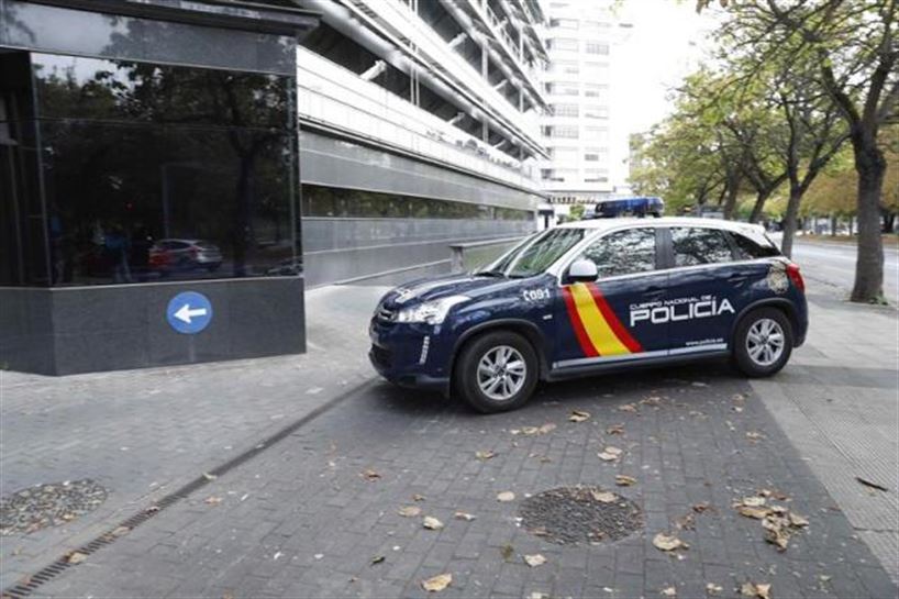 El vehículo que ha trasladado desde Miranda de Ebro al presunto asesino de Ana Belén Jiménez. EFE