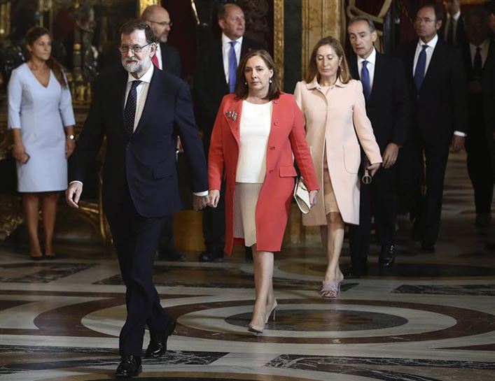 Mariano Rajoy, a su llegada a la recepción en el Palacio Real ofrecida por los reyes. EFE