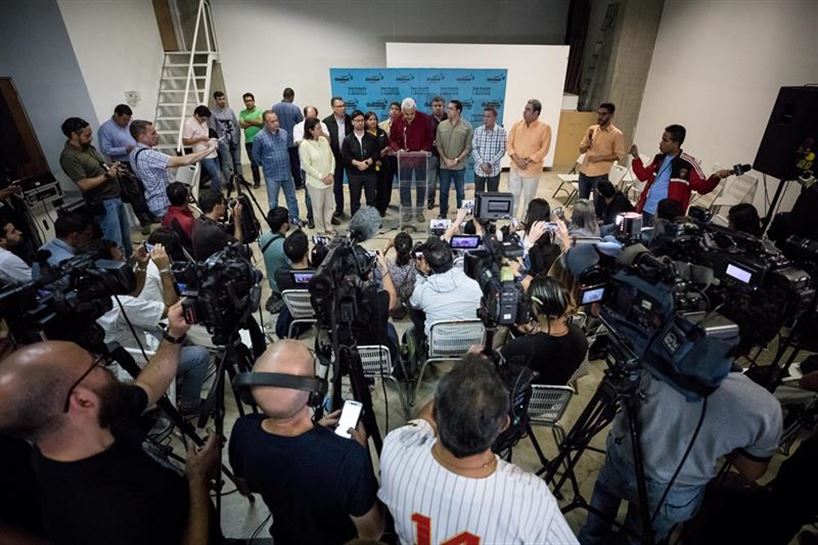 Venezuelako gobernadore hautetsiak gaur jabetuko dira karguaz