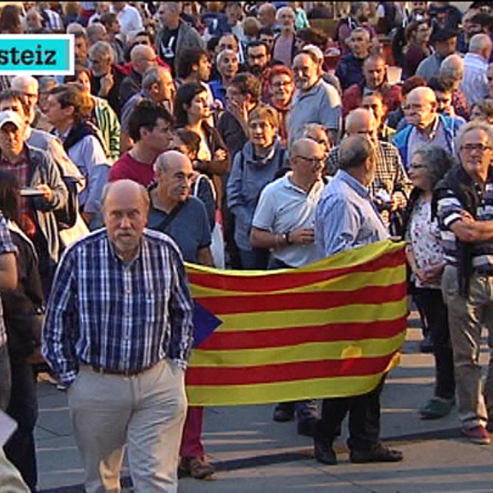 Concentración en Gasteiz en solidaridad con Cuixart y Sánchez