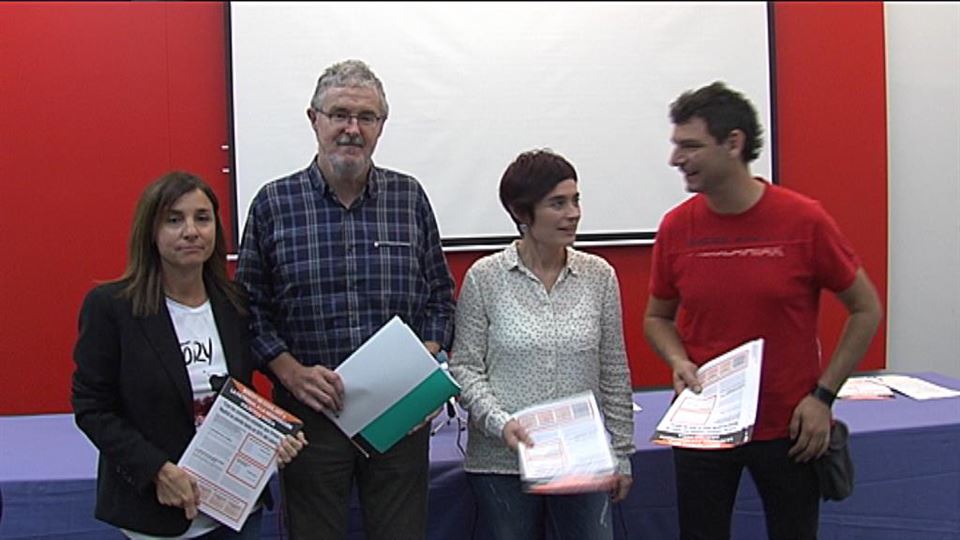 Representantes de ELA, LAB y de la Federación de Hostelería de Euskadi, hoy. Foto: EiTB. 
