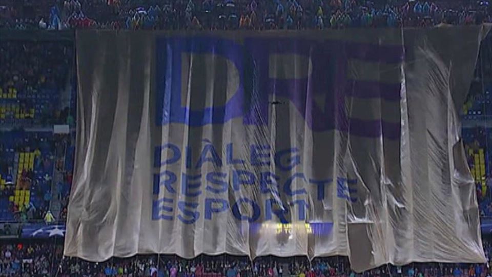 Imagen de la pancarta desplegada en el Camp Nou.