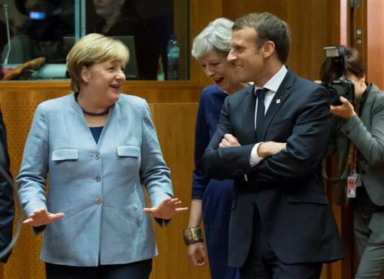 Emmanuel Macron Frantziako presidentea eta Angela Merkel Alemaniako kantzilerra. Argazkia: EFE