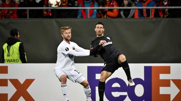 Aduriz, en el anterior enfrentamiento del Athletic y el Ostersund. Foto de archivo: EFE