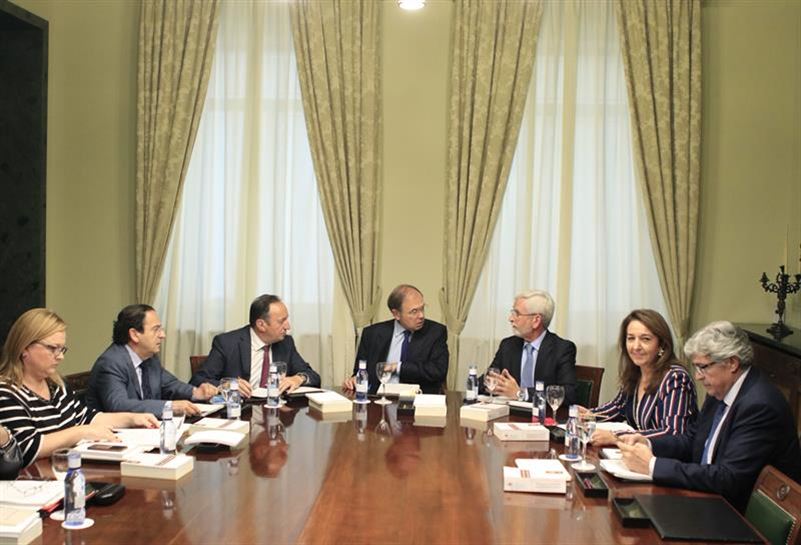 El presidente Senado, García Escudero, junto a Sanz (vicepresidente) y Lerma (segundo). Foto: EFE