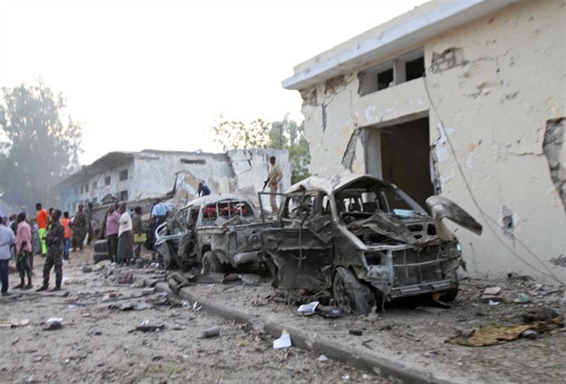 Bi autok eztanda egin dute Mogadiscioko erdigunean. Argazkia: EFE