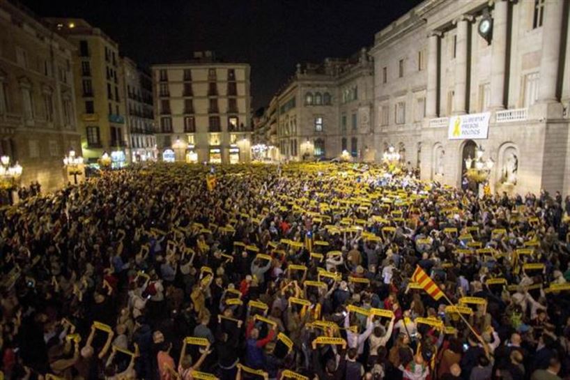 Protestak Katalunian, kontseilari presoen askatasuna eskatzeko