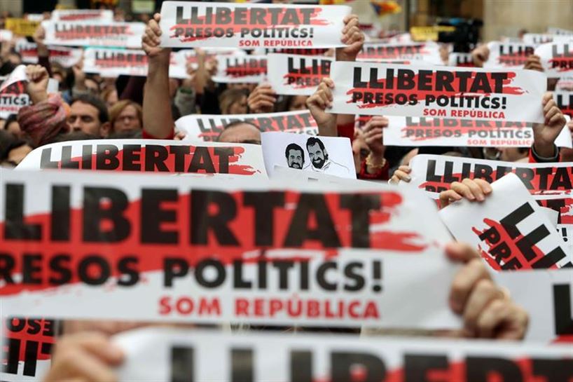 Protesta de ayer donde se pedía la libertad de los 'presos políticos' catalanes. EFE