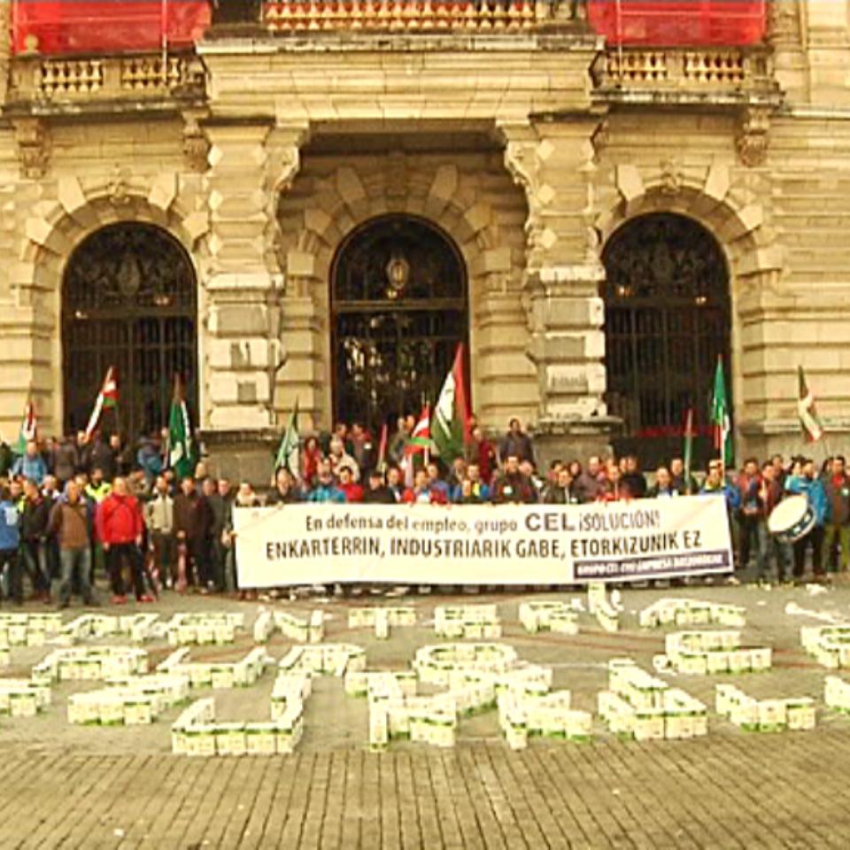 Concentración de trabajadores de CEL en Bilbao