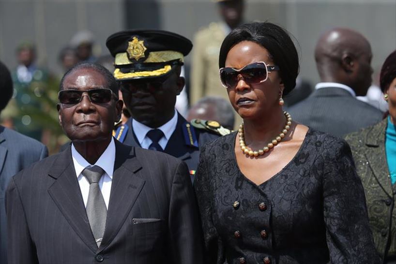 Una facción del Ejército de Zimbabue toma el control del país y confina a Mugabe