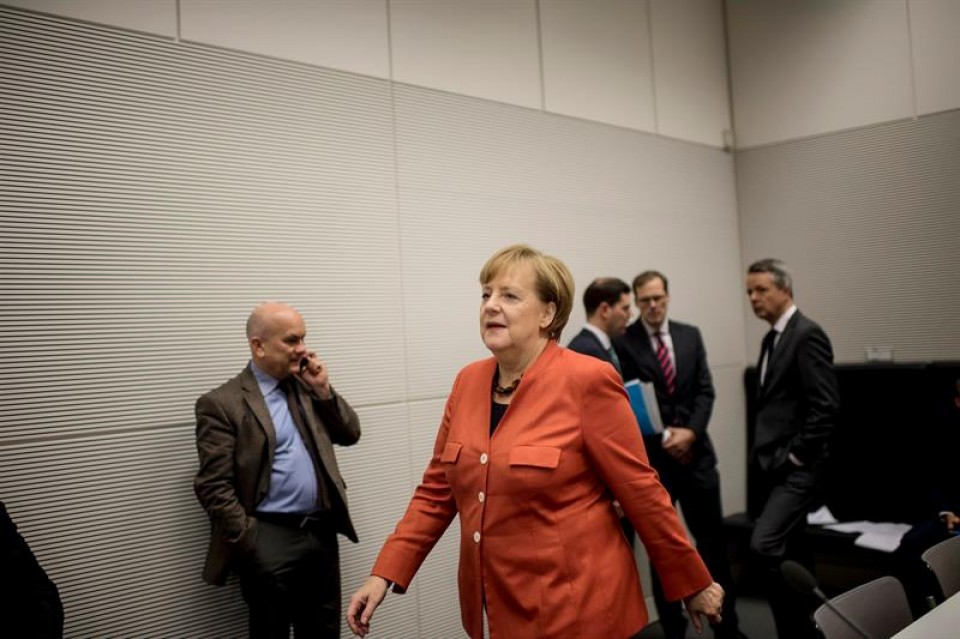 Merkel, tras el fracaso de las negociaciones con liberales y verdes. Foto: Efe