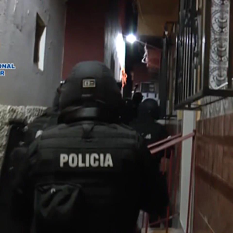 Agentes de la Policía Nacional, durante la operación en Melilla