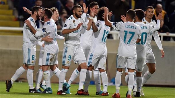 Los jugadores del Real Madrid celebrando uno de los 6 goles que han metido. Foto: EFE