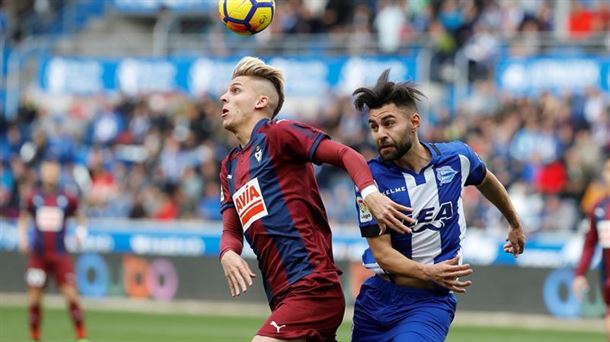 Duarte y Alejo en el Alavés-Eibar. Foto: Efe.