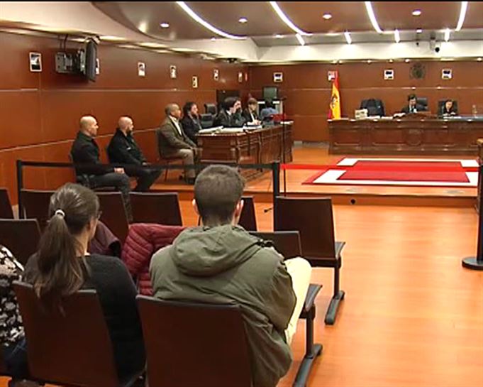 Captura de un vídeo de ETB sobre el juicio por el asesinato de Rosa Lidia en 2014 en Vitoria. 