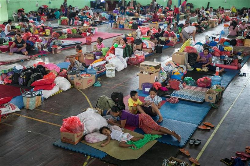 Evacuados ayer, en los centros adaptados. Foto: EFE