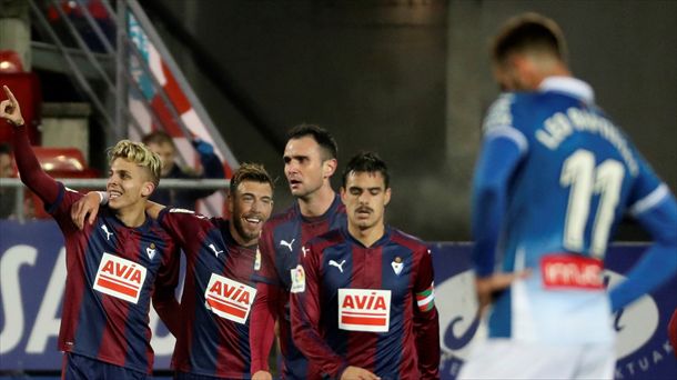 El Eibar festejando un gol frente al Espanyol. Foto: EFE