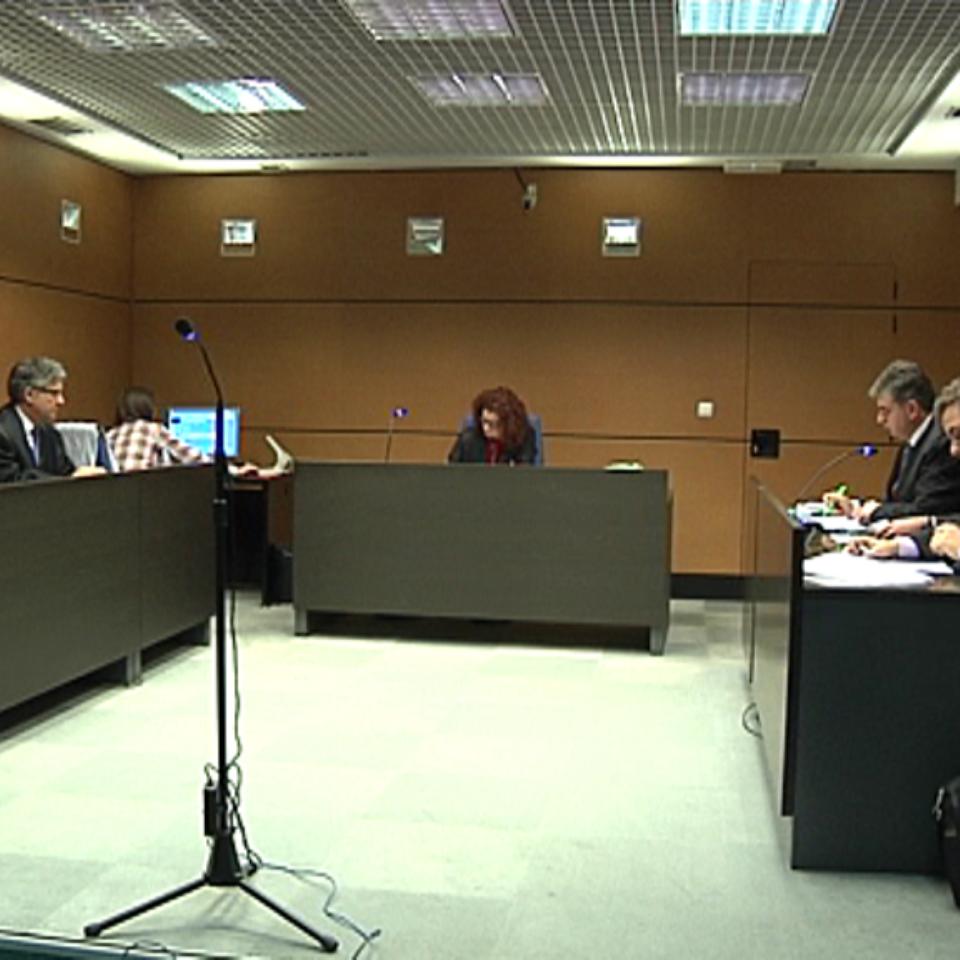 El juez y los letrados del caso Hiriko en la sala de juicios en Vitoria-Gasteiz.