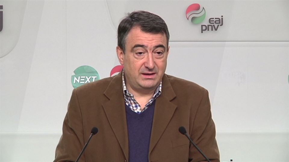 Partidos políticos vascos hablan de la reforma el día de la Constitución