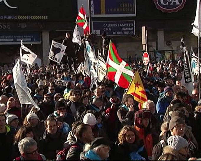 El 9 de diciembre miles de personas se manifestaron en París a favor de los presos