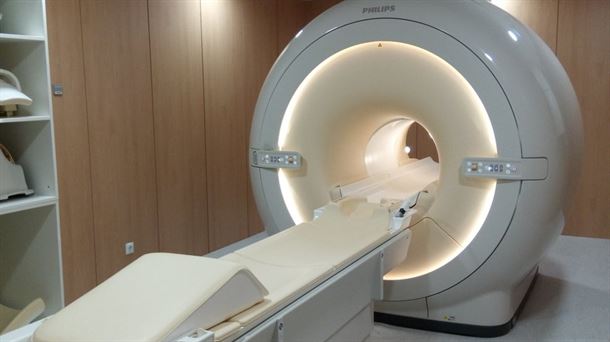 La nueva resonancia magnética del HUA atenderá a 8.000 personas al año