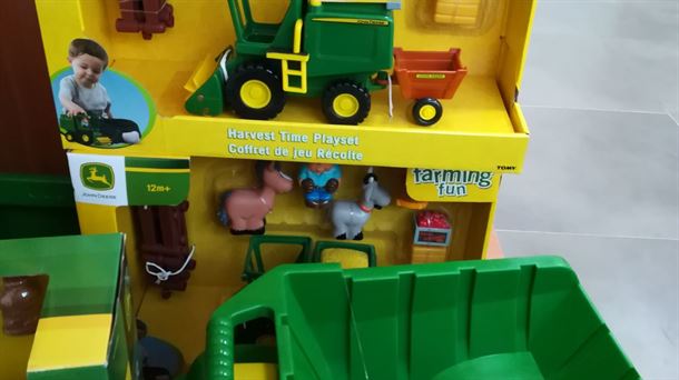 Todo un mundo de maquinaria agrícola a escala infantil en verde y amarillo