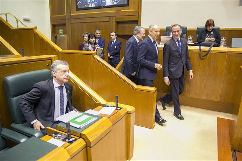 Votación de presupuestos 2018 en el Parlamento Vasco. Foto: EFE