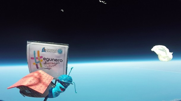 Historia del traje vasco y un globo estratosférico para estudiar el espacio
