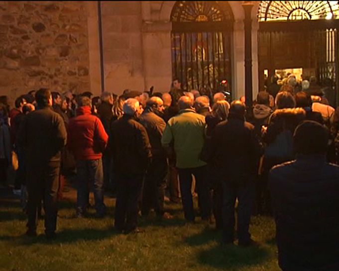 Cientos de personas dan el último adiós a Ibon Urrengoetxea en Amorebieta
